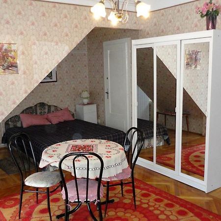 Garibaldi 5 Apartments & Rooms Budapeste Quarto foto