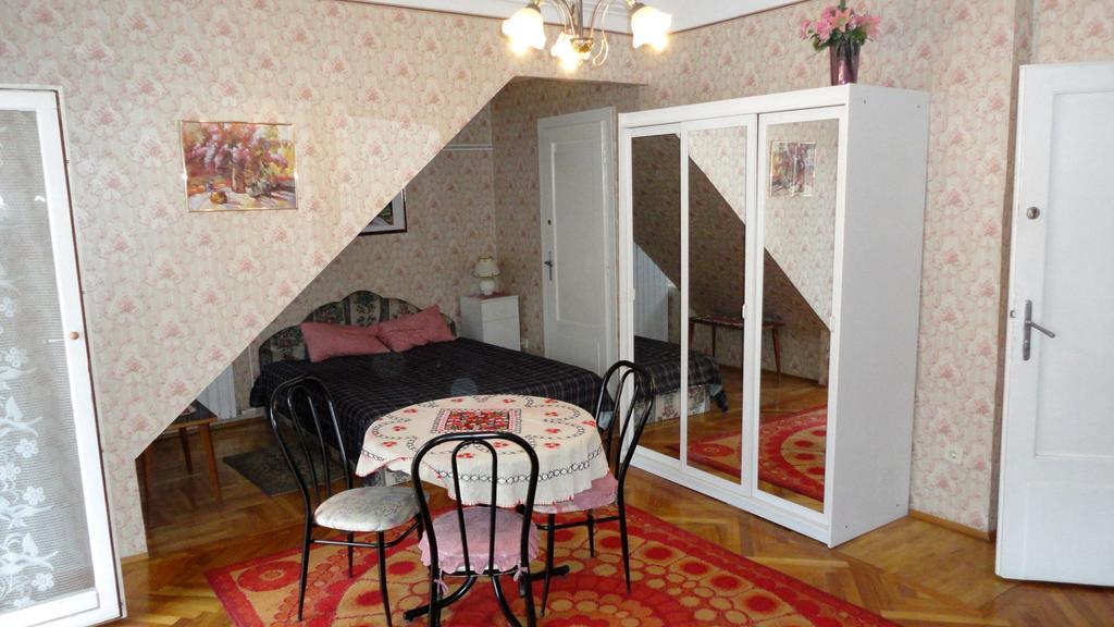 Garibaldi 5 Apartments & Rooms Budapeste Quarto foto