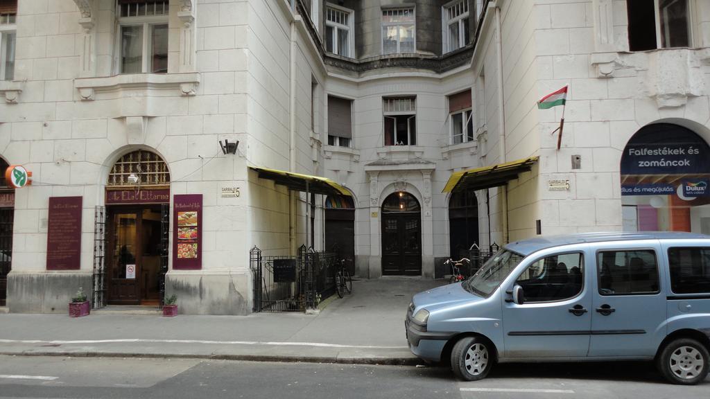 Garibaldi 5 Apartments & Rooms Budapeste Quarto foto
