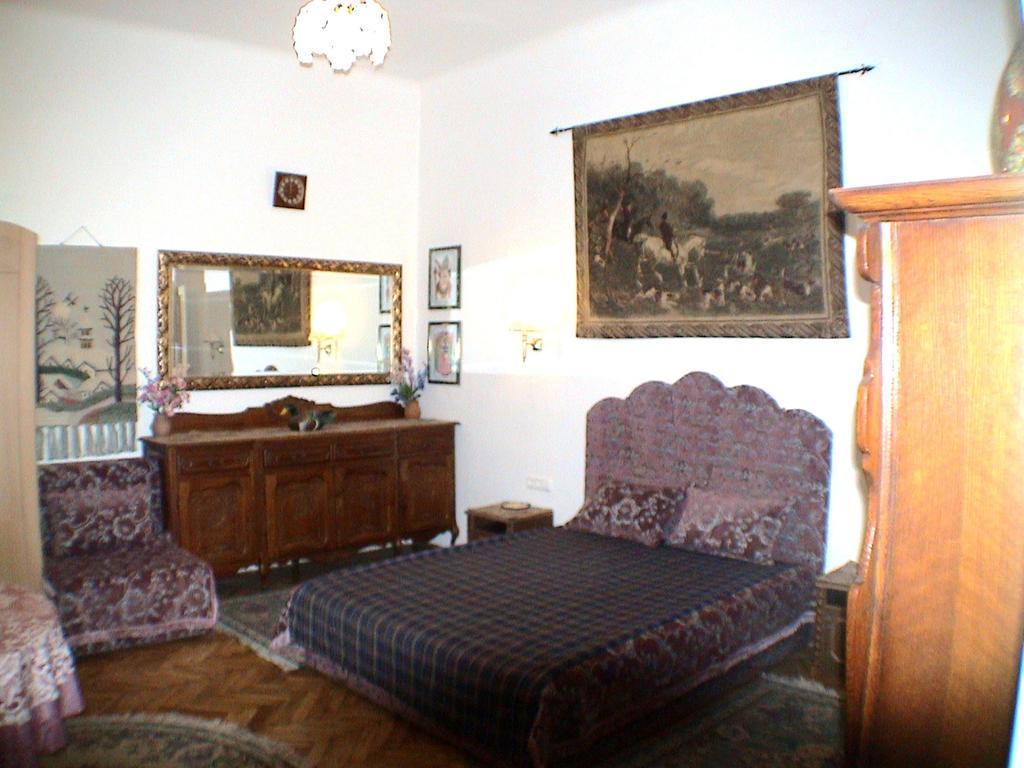 Garibaldi 5 Apartments & Rooms Budapeste Quarto foto