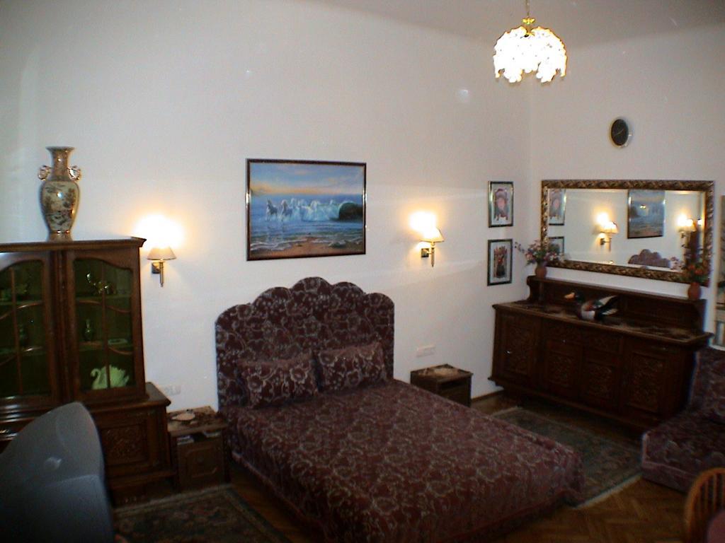 Garibaldi 5 Apartments & Rooms Budapeste Quarto foto