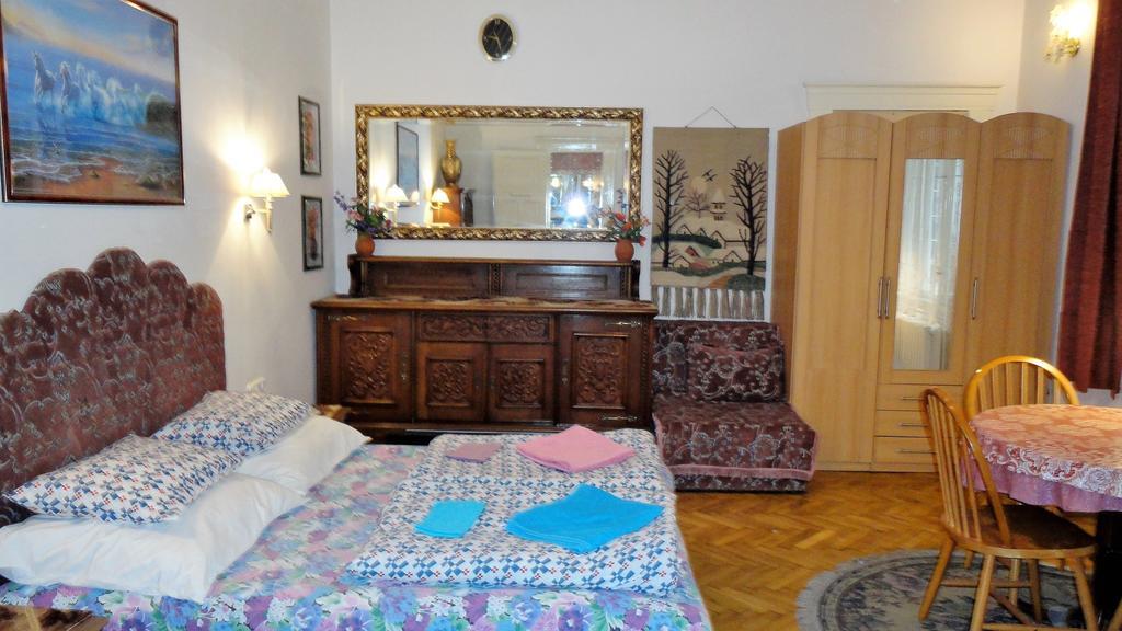 Garibaldi 5 Apartments & Rooms Budapeste Exterior foto